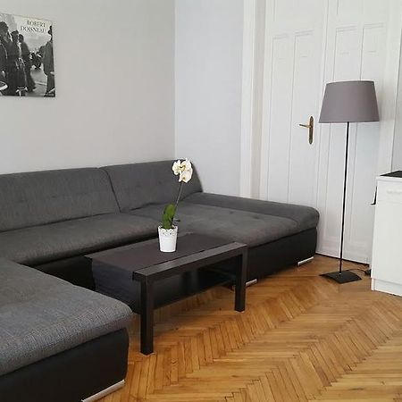Hello Tourist Flat Apartment Budapest Luaran gambar